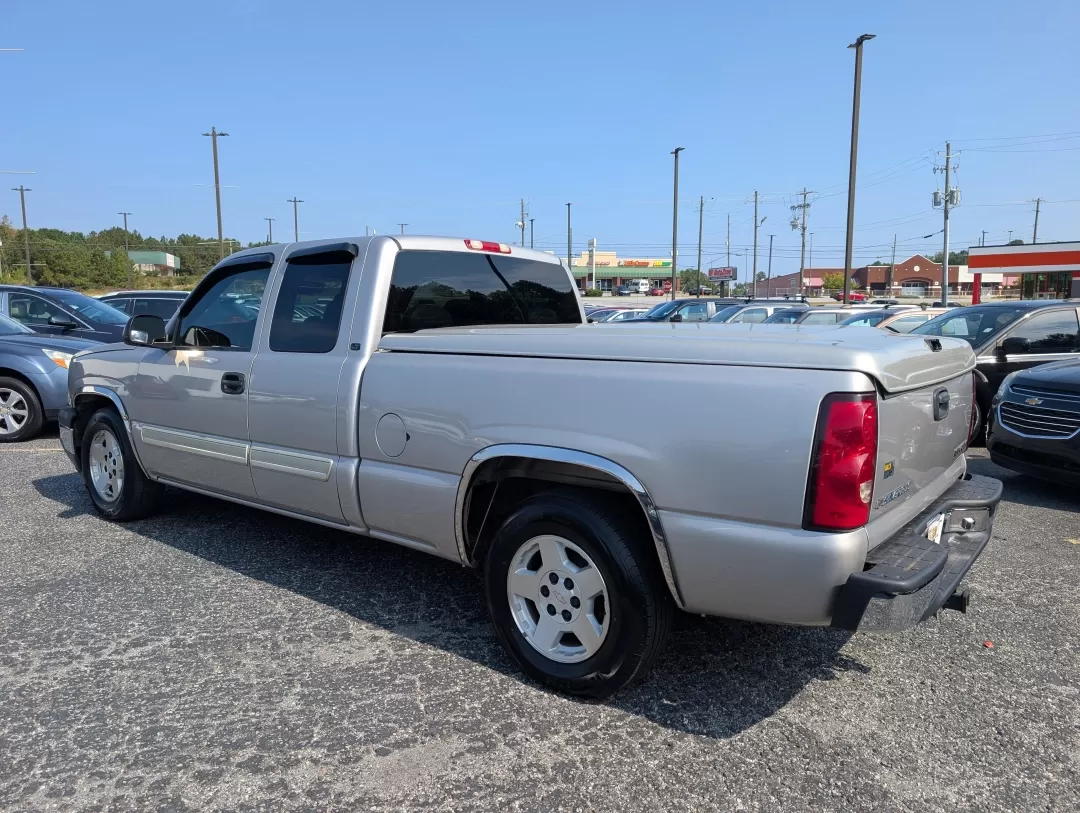 2005 Silver Birch Metallic /Medium Gray Chevrolet Silverado 1500 LT (2GCEC19T651) with an Other engine, located at 3959 U.S. 80 W, Phenix City, AL, 36870, (334) 297-4885, 32.469296, -85.135185 - **Unleash Your Adventurous Spirit with the 2005 Chevrolet Silverado 1500 LT!** <br /> <br /> Are you ready to take on your next weekend adventure or tackle those daily commutes with confidence? The 2005 Chevrolet Silverado 1500 LT is not just a truck; it's your companion for life's journey. Whether - Photo#6