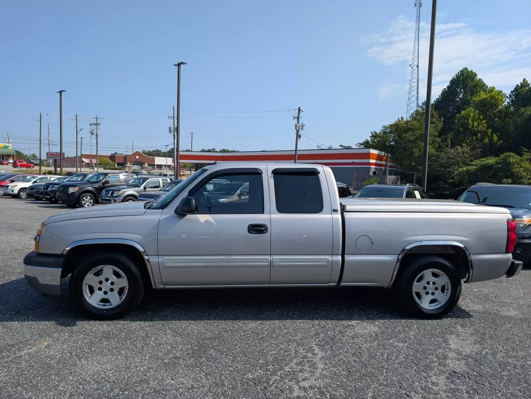 2005 Silver Birch Metallic /Medium Gray Chevrolet Silverado 1500 LT (2GCEC19T651) with an Other engine, located at 3959 U.S. 80 W, Phenix City, AL, 36870, (334) 297-4885, 32.469296, -85.135185 - **Unleash Your Adventurous Spirit with the 2005 Chevrolet Silverado 1500 LT!** <br /> <br /> Are you ready to take on your next weekend adventure or tackle those daily commutes with confidence? The 2005 Chevrolet Silverado 1500 LT is not just a truck; it's your companion for life's journey. Whether - Photo#7