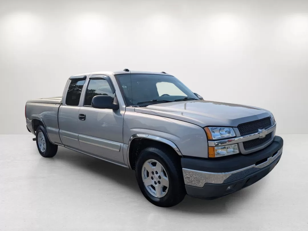 2005 Silver Birch Metallic /Medium Gray Chevrolet Silverado 1500 LT (2GCEC19T651) with an Other engine, located at 1430 Gateway Drive, Opelika, AL, 36801, (334) 239-0944, 32.637871, -85.409790 - 2005 Chevrolet Silverado 1500 LT - Photo#2