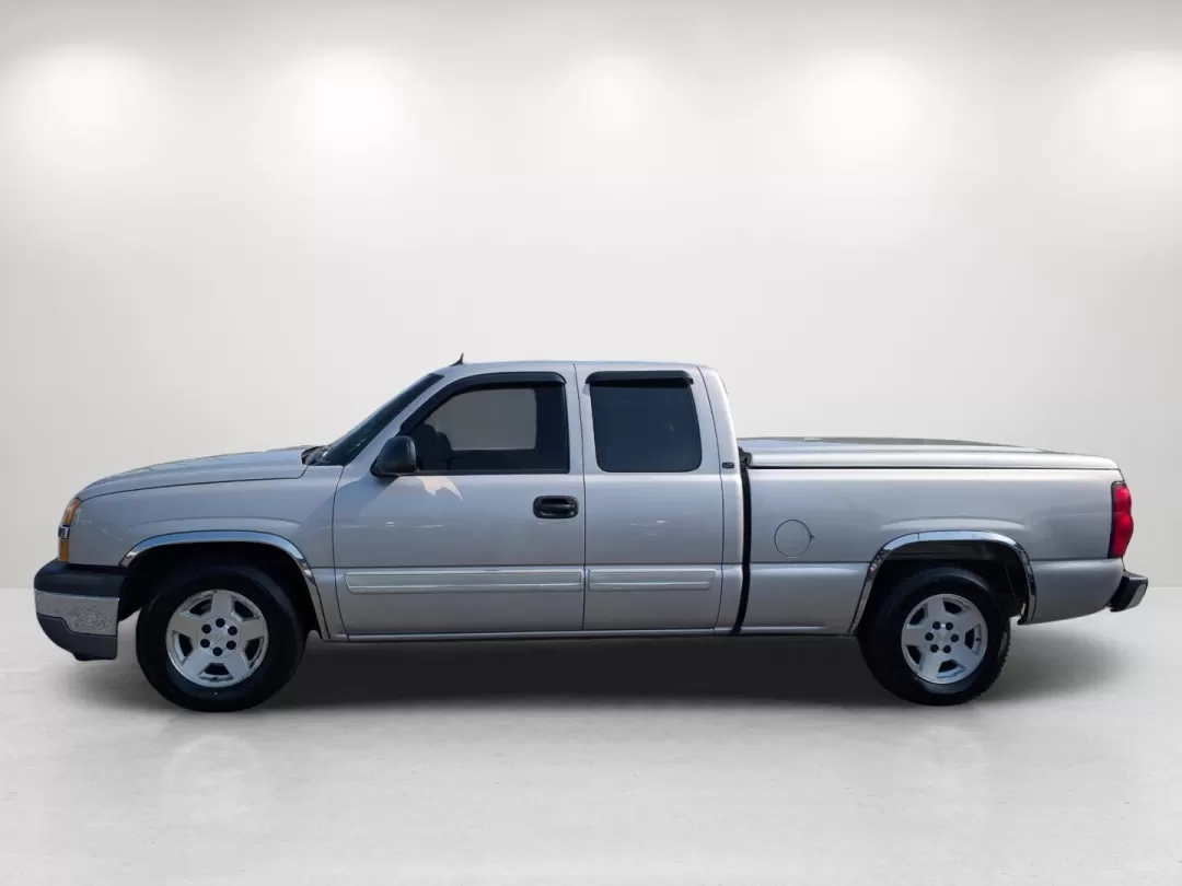 2005 Silver Birch Metallic /Medium Gray Chevrolet Silverado 1500 LT (2GCEC19T651) with an Other engine, located at 1430 Gateway Drive, Opelika, AL, 36801, (334) 239-0944, 32.637871, -85.409790 - 2005 Chevrolet Silverado 1500 LT - Photo#7