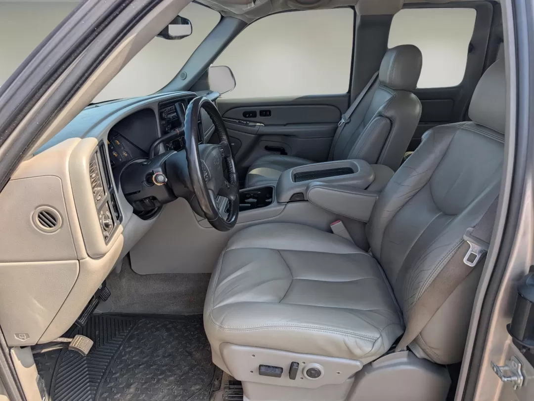 2005 Silver Birch Metallic /Medium Gray Chevrolet Silverado 1500 LT (2GCEC19T651) with an Other engine, located at 1430 Gateway Drive, Opelika, AL, 36801, (334) 239-0944, 32.637871, -85.409790 - 2005 Chevrolet Silverado 1500 LT - Photo#9