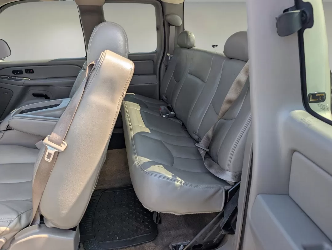 2005 Silver Birch Metallic /Medium Gray Chevrolet Silverado 1500 LT (2GCEC19T651) with an Other engine, located at 1430 Gateway Drive, Opelika, AL, 36801, (334) 239-0944, 32.637871, -85.409790 - 2005 Chevrolet Silverado 1500 LT - Photo#10
