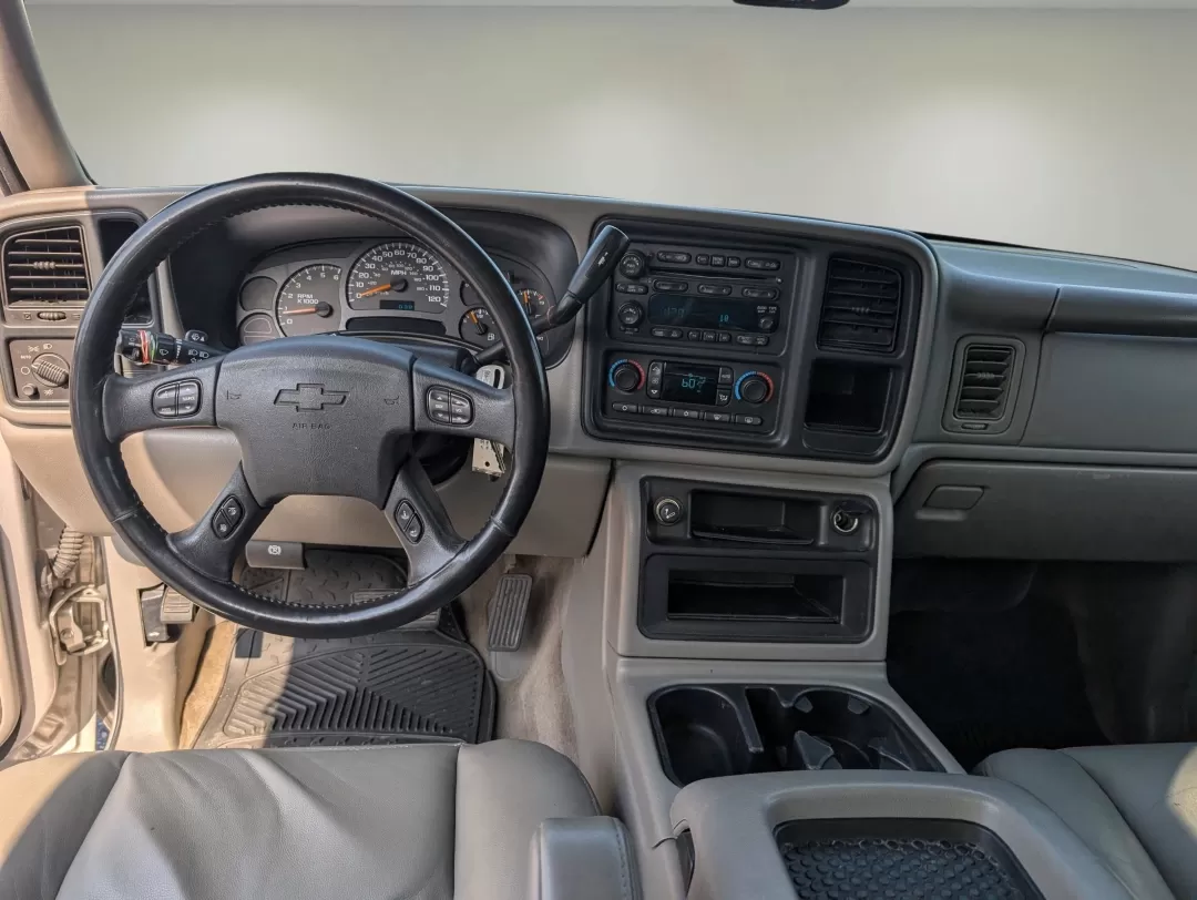 2005 Silver Birch Metallic /Medium Gray Chevrolet Silverado 1500 LT (2GCEC19T651) with an Other engine, located at 1430 Gateway Drive, Opelika, AL, 36801, (334) 239-0944, 32.637871, -85.409790 - 2005 Chevrolet Silverado 1500 LT - Photo#11