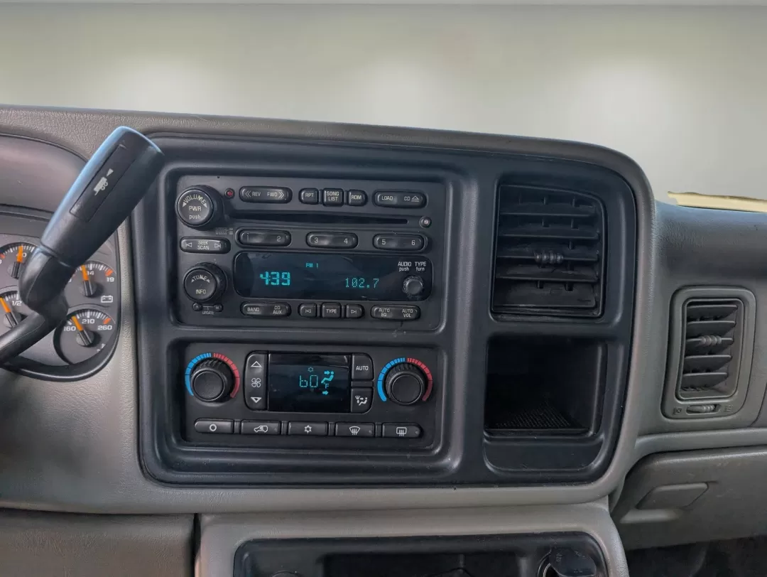 2005 Silver Birch Metallic /Medium Gray Chevrolet Silverado 1500 LT (2GCEC19T651) with an Other engine, located at 1430 Gateway Drive, Opelika, AL, 36801, (334) 239-0944, 32.637871, -85.409790 - 2005 Chevrolet Silverado 1500 LT - Photo#12
