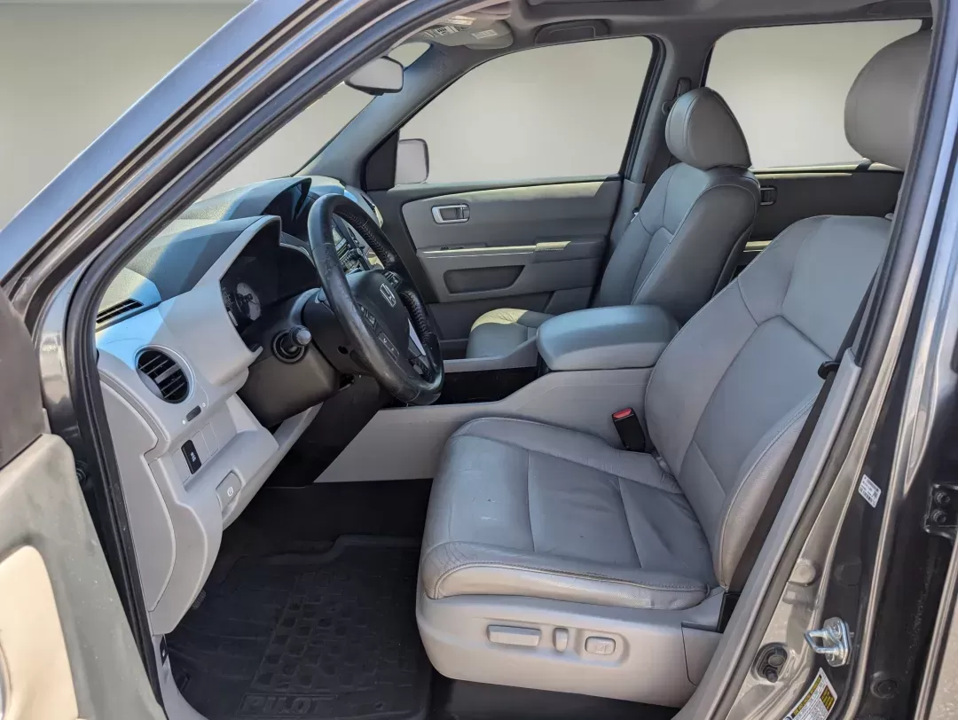 2013 Honda Pilot EX-L (5FNYF3H60DB) with an Gas V6 3.5L/212 engine, 5-Speed Automatic transmission, located at 521 Old Farm Lane Rd, Prattville, AL, 36066, (334) 325-1505, 32.482460, -86.416367 - 2013 Honda Pilot EX-L - Photo#9