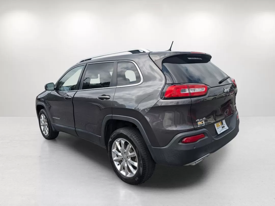 2015 /Lt Frost Beige/Black Jeep Cherokee Limited (1C4PJMDS6FW) with an Other engine, located at 3959 U.S. 80 W, Phenix City, AL, 36870, (334) 297-4885, 32.469296, -85.135185 - **Adventure Awaits with This 2015 Jeep Cherokee Limited at Gils Auto Phenix City, AL!**<br /> <br /> Whether you're a weekend warrior seeking thrills off the beaten path or a busy professional needing a reliable ride for daily commutes, this 2015 Jeep Cherokee Limited is perfectly suited for your l - Photo#7