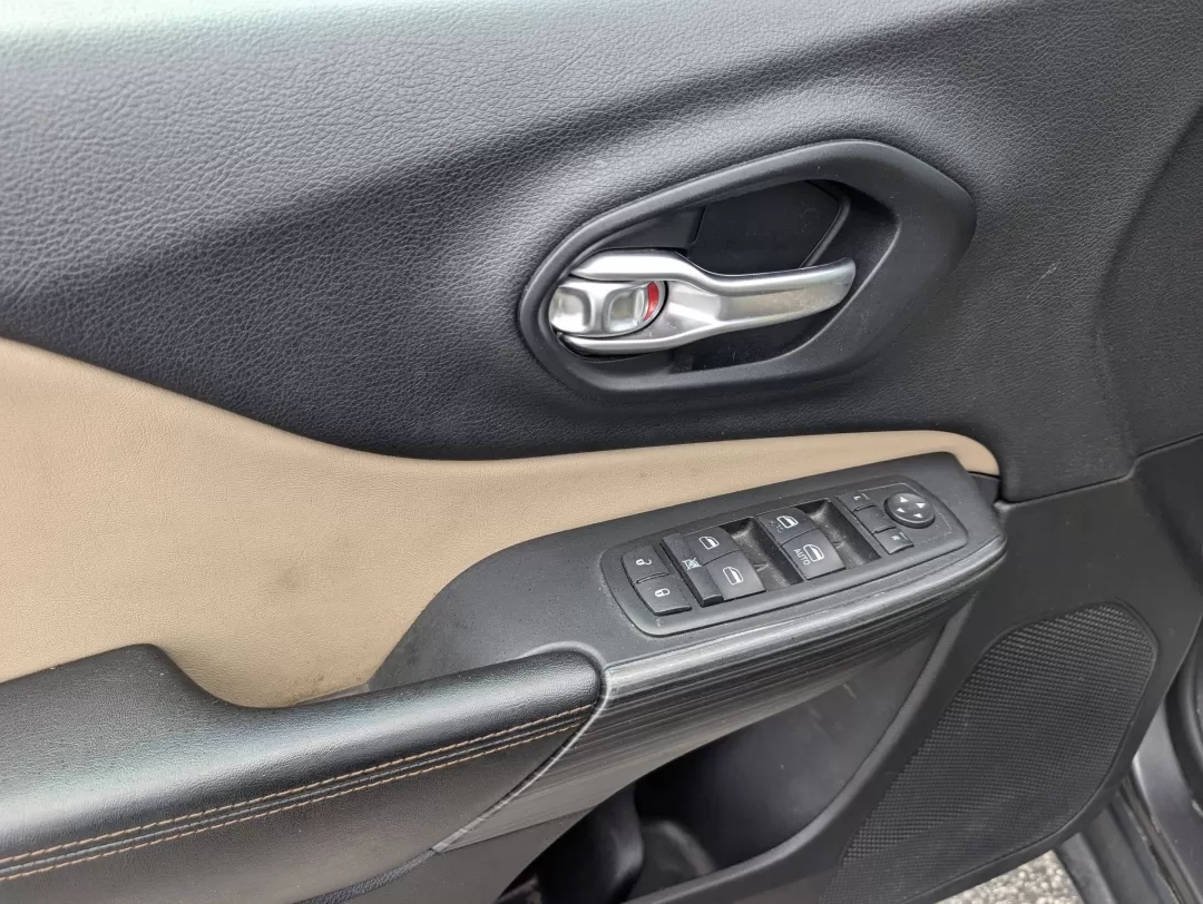 2015 /Lt Frost Beige/Black Jeep Cherokee Limited (1C4PJMDS6FW) with an Other engine, located at 3959 U.S. 80 W, Phenix City, AL, 36870, (334) 297-4885, 32.469296, -85.135185 - **Adventure Awaits with This 2015 Jeep Cherokee Limited at Gils Auto Phenix City, AL!**<br /> <br /> Whether you're a weekend warrior seeking thrills off the beaten path or a busy professional needing a reliable ride for daily commutes, this 2015 Jeep Cherokee Limited is perfectly suited for your l - Photo#9