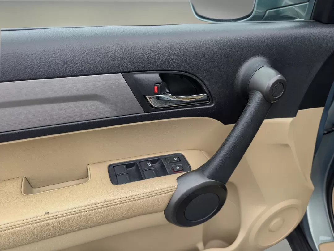 2011 Honda CR-V EX-L (5J6RE4H7XBL) with an Other engine, located at 7000 Northlake Connector, Columbus, GA, 31904, (706) 987-8085, 32.524975, -84.978134 - Are you in the market for a reliable SUV that can handle family adventures, weekend getaways, or long commutes with ease? Look no further than this stunning 2011 Honda CR-V EX-L, now available at Gils Auto in Phenix City, AL. With its spacious interior, advanced safety features, and impressive fuel - Photo#8