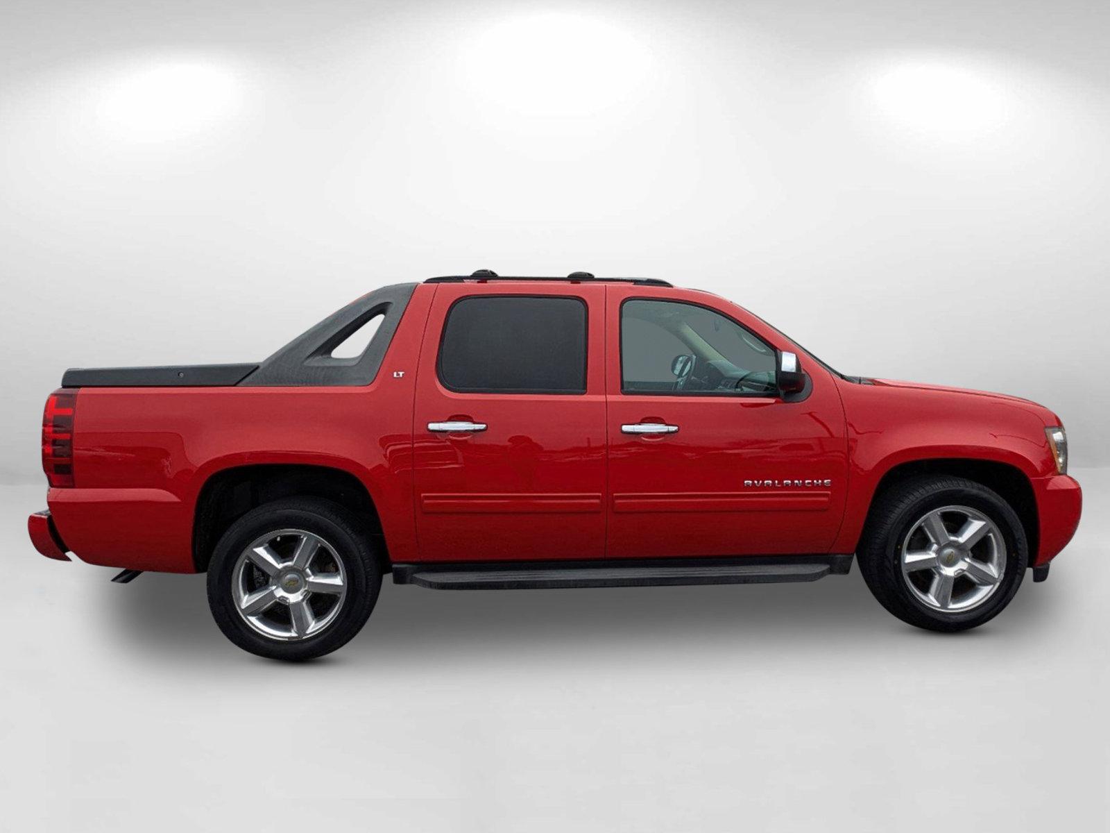 2012 /Dark Cashmere/Light Cashmere Chevrolet Avalanche LT (3GNMCFE07CG) with an Gas/Ethanol V8 5.3L/325 engine, 6-Speed Automatic transmission, located at 5115 14th Ave., Columbus, GA, 31904, (706) 323-0345, 32.511494, -84.971046 - 2012 Chevrolet Avalanche LT - Photo#5