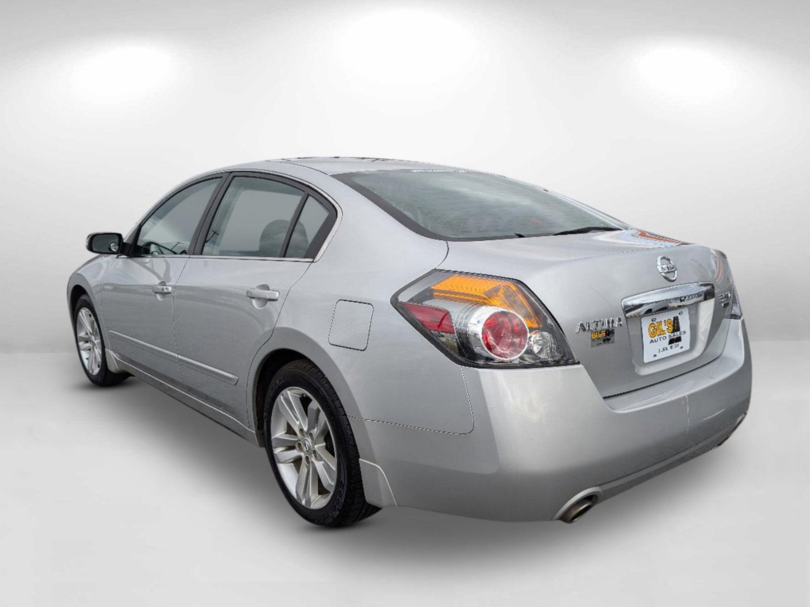 2011 /Charcoal Nissan Altima 3.5 SR (1N4BL2AP4BC) with an Gas V6 3.5L/ engine, 1-Speed Continuously Variable transmission, located at 804 22nd Ave, Phenix City, AL, 36870, (334) 297-1860, 32.484749, -85.024475 - 2011 Nissan Altima 3.5 SR - Photo#6