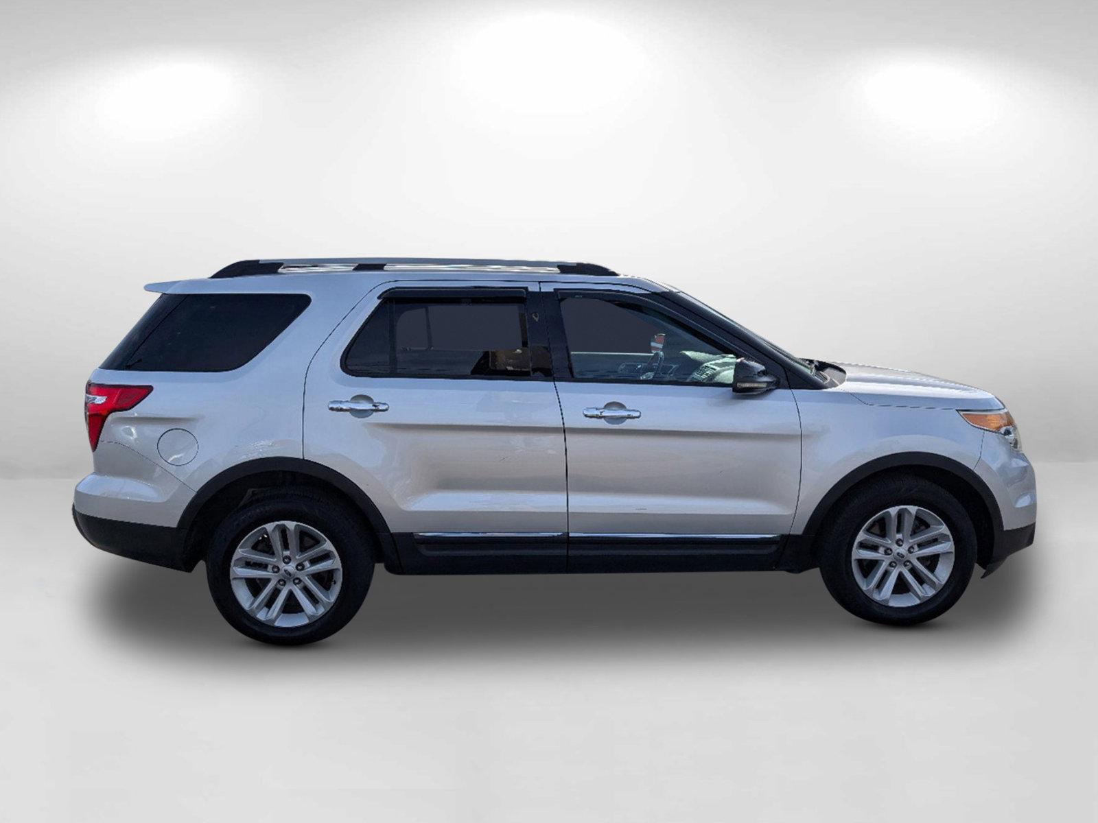 2013 Ford Explorer XLT (1FM5K7D86DG) with an Gas V6 3.5L/213 engine, 6-Speed Automatic w/manual shift transmission, located at 1430 Gateway Drive, Opelika, AL, 36801, (334) 239-0944, 32.637871, -85.409790 - 2013 Ford Explorer XLT - Photo#3