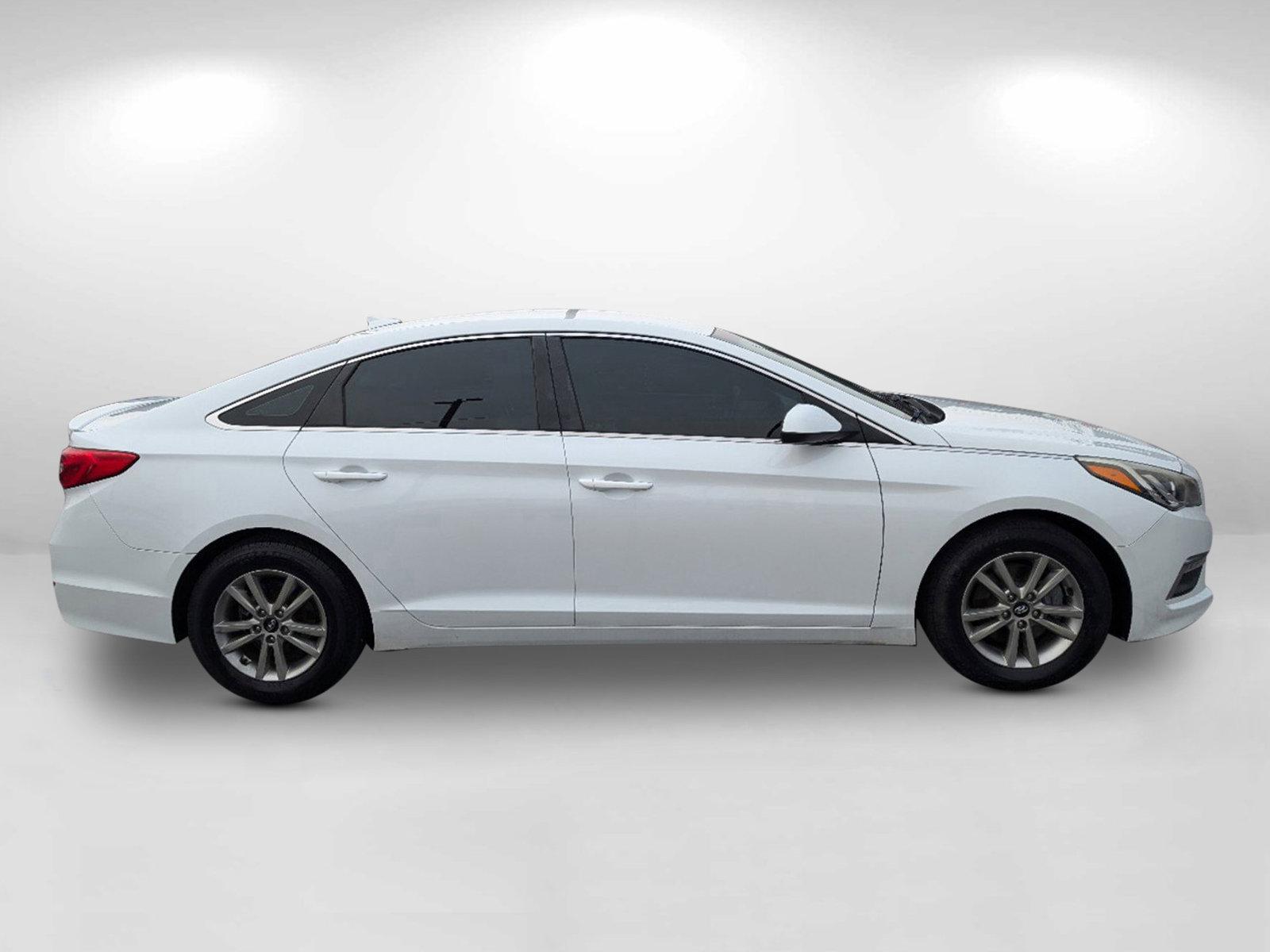 2015 /Gray Hyundai Sonata 2.4L SE (5NPE24AF9FH) with an Regular Unleaded I-4 2.4 L/144 engine, 6-Speed Automatic w/OD transmission, located at 5115 14th Ave., Columbus, GA, 31904, (706) 323-0345, 32.511494, -84.971046 - 2015 Hyundai Sonata 2.4L SE - Photo#3