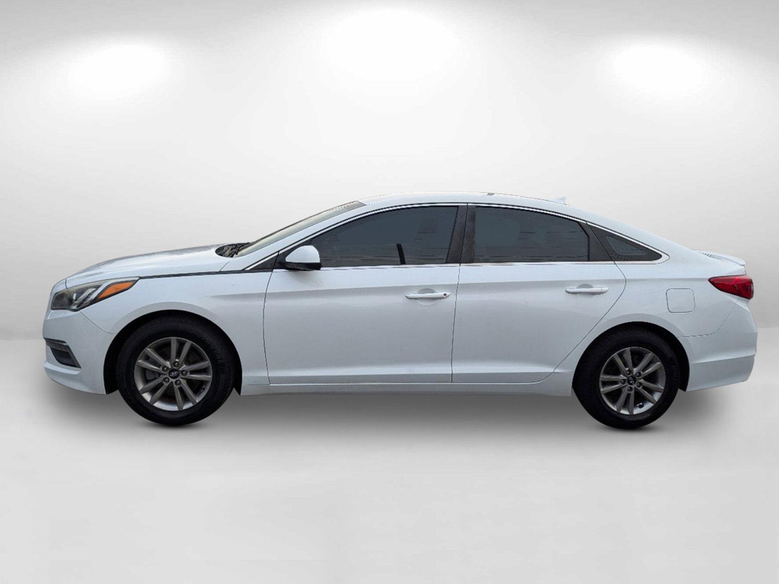 2015 /Gray Hyundai Sonata 2.4L SE (5NPE24AF9FH) with an Regular Unleaded I-4 2.4 L/144 engine, 6-Speed Automatic w/OD transmission, located at 5115 14th Ave., Columbus, GA, 31904, (706) 323-0345, 32.511494, -84.971046 - 2015 Hyundai Sonata 2.4L SE - Photo#7