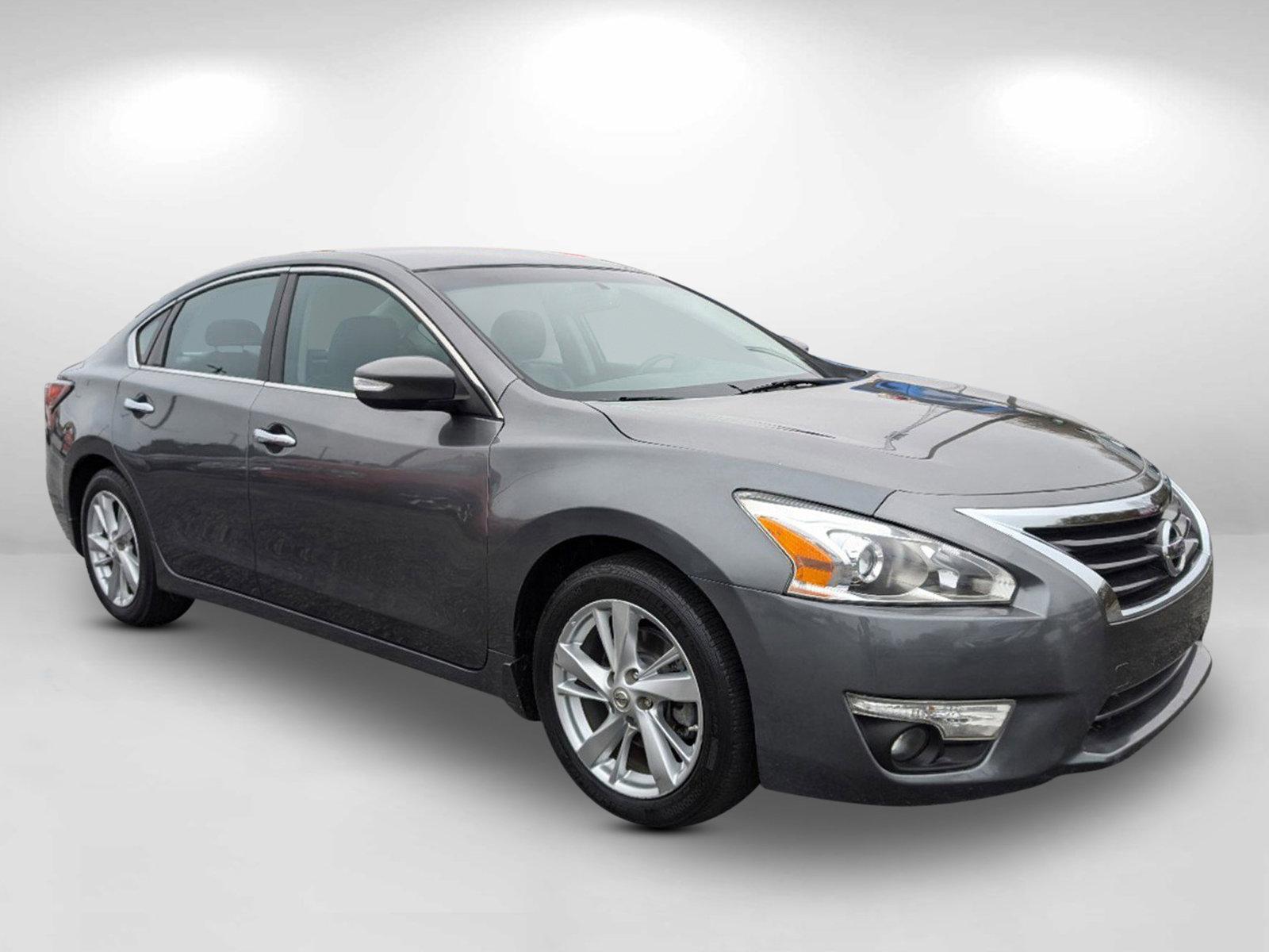 2015 /Charcoal Nissan Altima 2.5 SL (1N4AL3AP4FN) with an Regular Unleaded I-4 2.5 L/152 engine, 1-Speed CVT w/OD transmission, located at 1430 Gateway Drive, Opelika, AL, 36801, (334) 239-0944, 32.637871, -85.409790 - 2015 Nissan Altima 2.5 SL - Photo#2