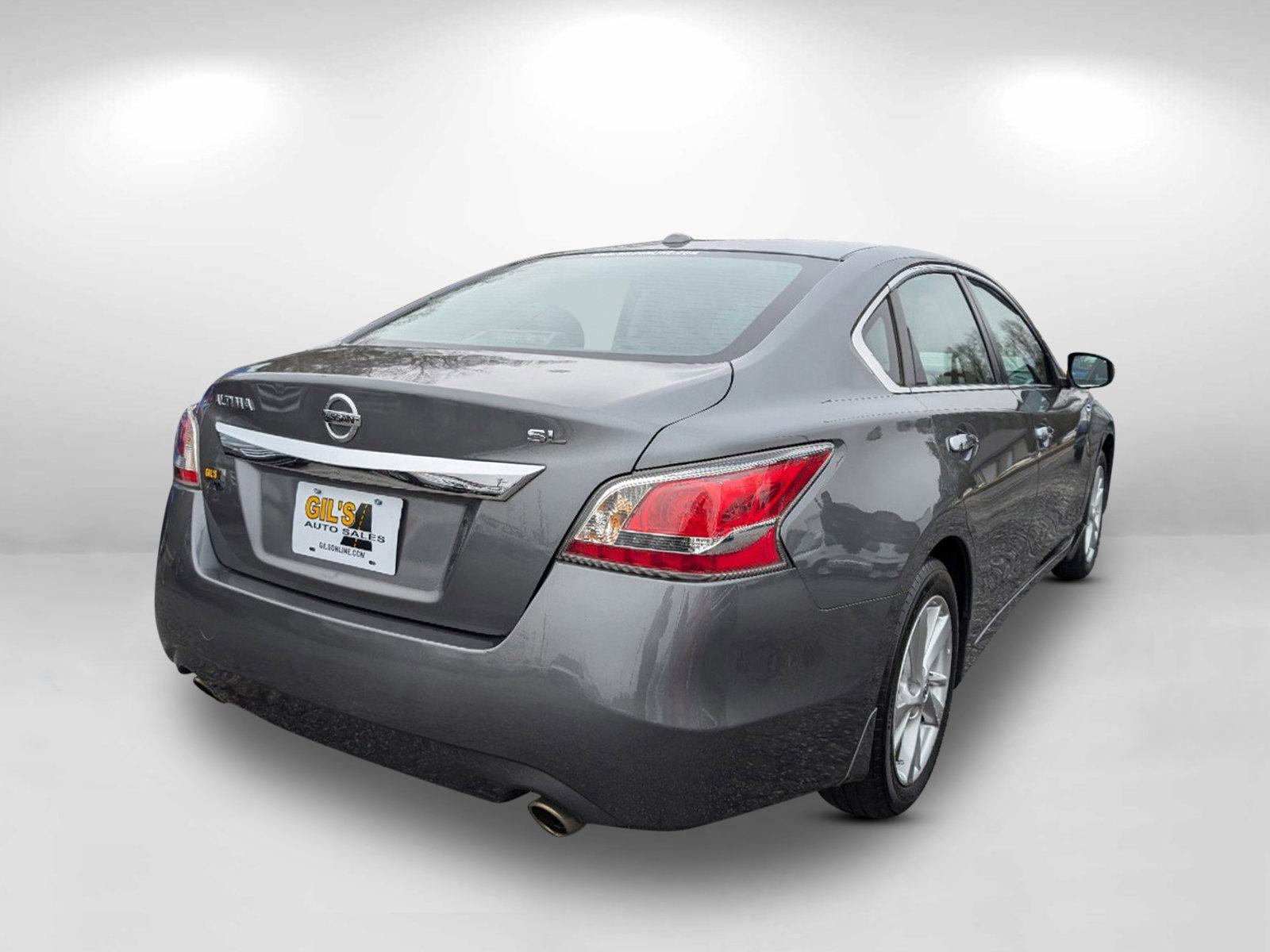 2015 /Charcoal Nissan Altima 2.5 SL (1N4AL3AP4FN) with an Regular Unleaded I-4 2.5 L/152 engine, 1-Speed CVT w/OD transmission, located at 1430 Gateway Drive, Opelika, AL, 36801, (334) 239-0944, 32.637871, -85.409790 - 2015 Nissan Altima 2.5 SL - Photo#4