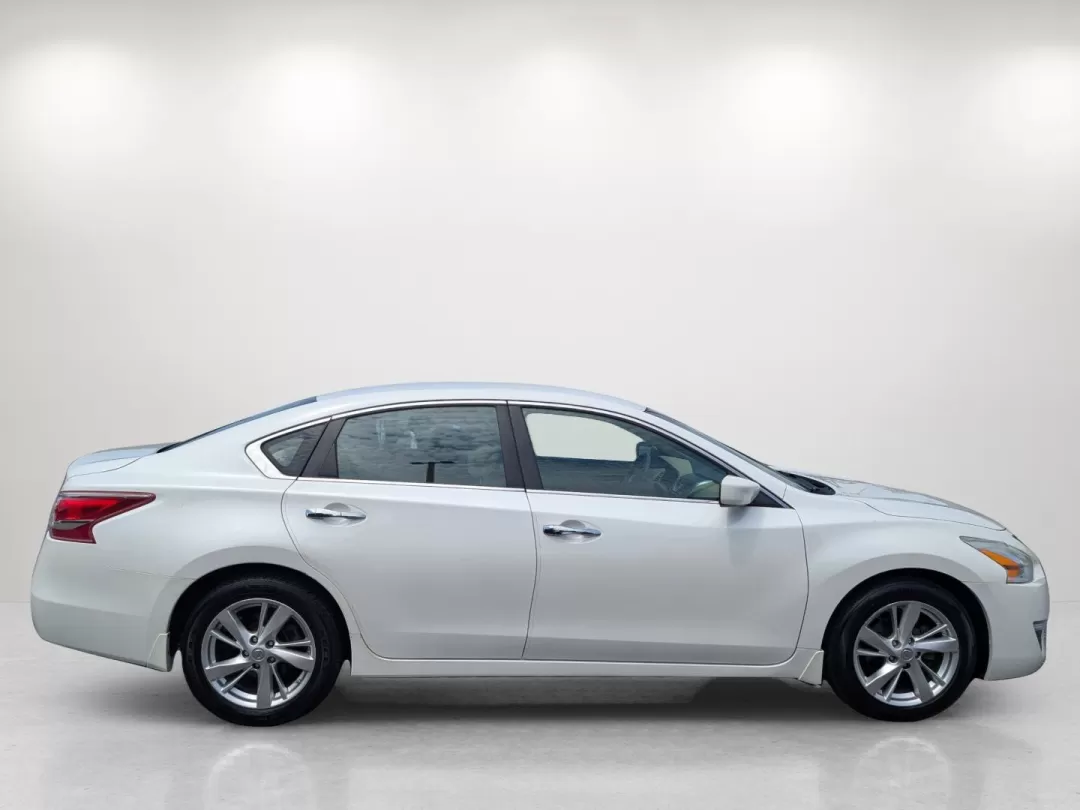 2013 /Beige Nissan Altima 2.5 SV (1N4AL3AP9DN) with an Other engine, located at 3959 U.S. 80 W, Phenix City, AL, 36870, (334) 297-4885, 32.469296, -85.135185 - 2013 Nissan Altima 2.5 SV - Photo#3