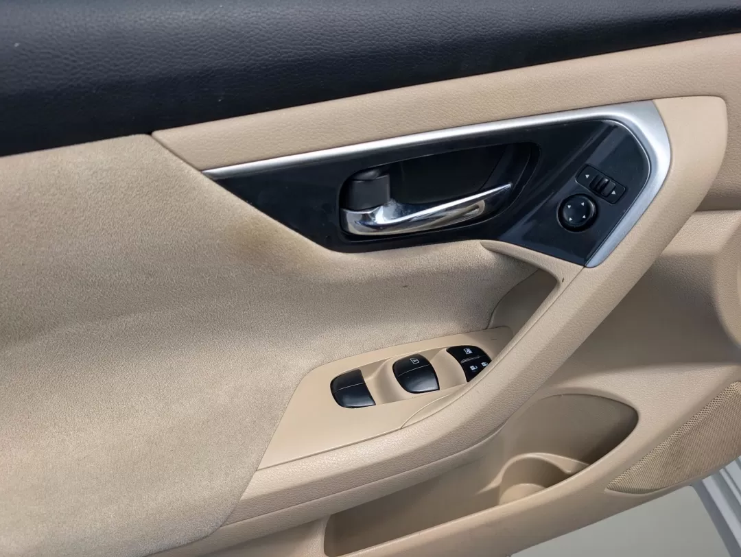 2013 /Beige Nissan Altima 2.5 SV (1N4AL3AP9DN) with an Other engine, located at 3959 U.S. 80 W, Phenix City, AL, 36870, (334) 297-4885, 32.469296, -85.135185 - 2013 Nissan Altima 2.5 SV - Photo#8