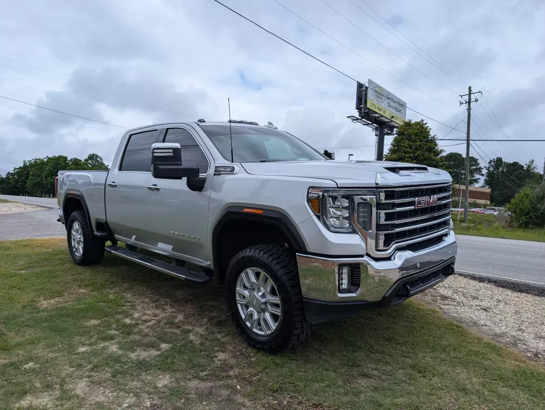 2020 /Jet Black GMC Sierra 2500HD SLT (1GT49NE79LF) with an Gas V8 6.6L/ engine, 10-Speed Automatic transmission, located at 3959 U.S. 80 W, Phenix City, AL, 36870, (334) 297-4885, 32.469296, -85.135185 - 2020 GMC Sierra 2500HD SLT - Photo#2