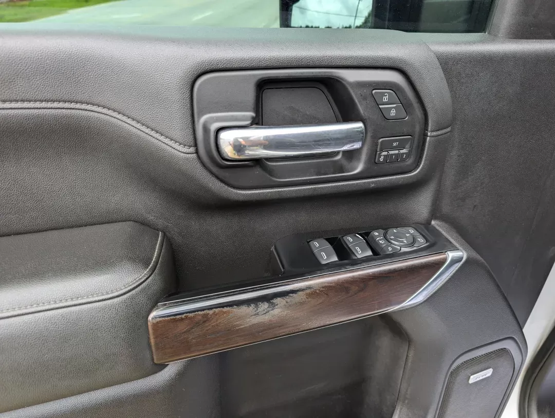 2020 /Jet Black GMC Sierra 2500HD SLT (1GT49NE79LF) with an Gas V8 6.6L/ engine, 10-Speed Automatic transmission, located at 3959 U.S. 80 W, Phenix City, AL, 36870, (334) 297-4885, 32.469296, -85.135185 - 2020 GMC Sierra 2500HD SLT - Photo#8