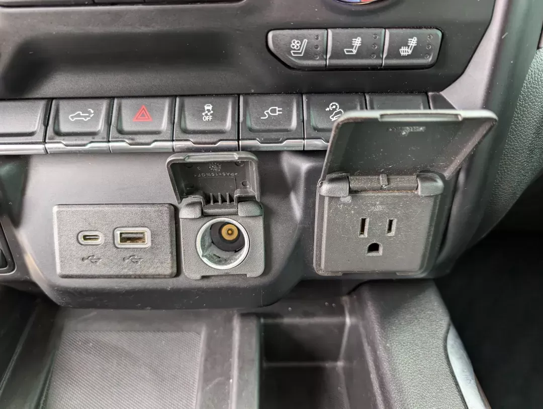 2020 /Jet Black GMC Sierra 2500HD SLT (1GT49NE79LF) with an Gas V8 6.6L/ engine, 10-Speed Automatic transmission, located at 3959 U.S. 80 W, Phenix City, AL, 36870, (334) 297-4885, 32.469296, -85.135185 - 2020 GMC Sierra 2500HD SLT - Photo#12