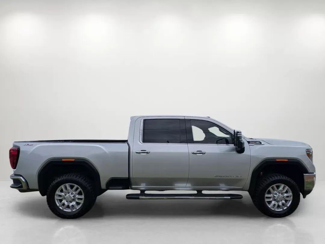 2020 /Jet Black GMC Sierra 2500HD SLT (1GT49NE79LF) with an Gas V8 6.6L/ engine, 10-Speed Automatic transmission, located at 3959 U.S. 80 W, Phenix City, AL, 36870, (334) 297-4885, 32.469296, -85.135185 - 2020 GMC Sierra 2500HD SLT - Photo#4