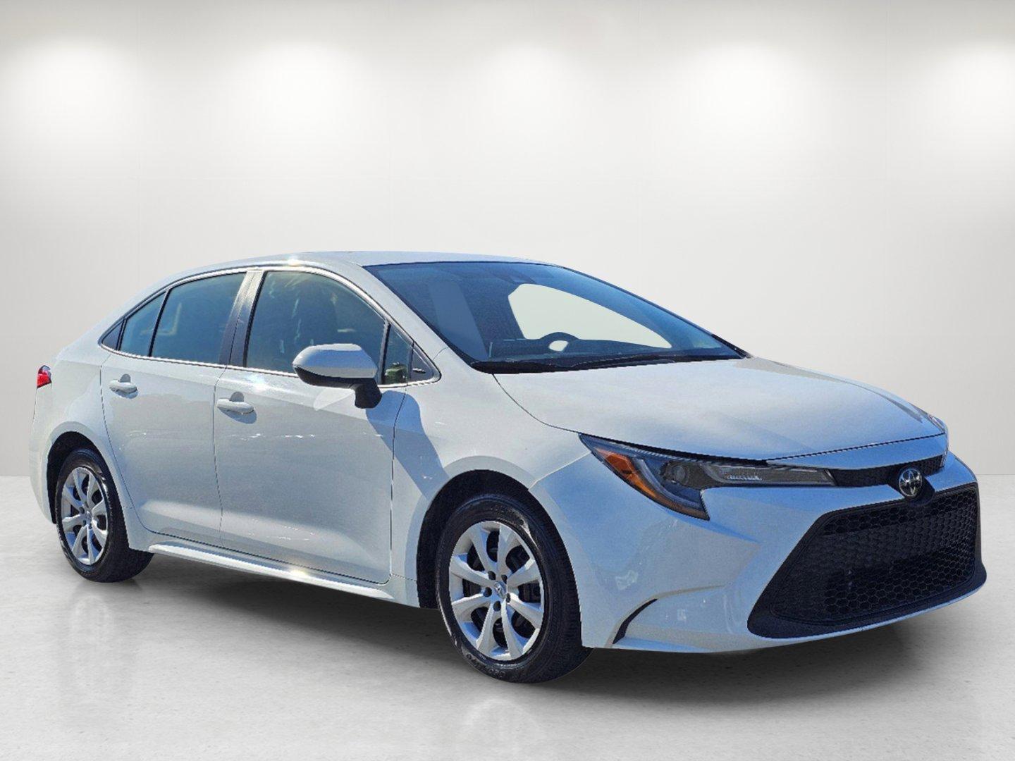 2020 Super White /Black Toyota Corolla LE (JTDEPRAE3LJ) with an Regular Unleaded I-4 1.8 L/110 engine, 1-Speed CVT w/OD transmission, located at 7000 Northlake Connector, Columbus, GA, 31904, (706) 987-8085, 32.524975, -84.978134 - 2020 Toyota Corolla LE - Photo#2