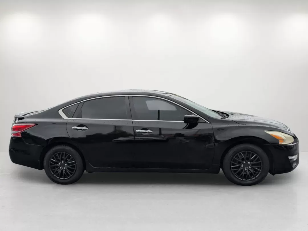 2013 /Charcoal Nissan Altima 2.5 SV (1N4AL3AP8DC) with an Gas I4 2.5L/152 engine, 1-Speed Continuously Variable Ratio transmission, located at 7000 Northlake Connector, Columbus, GA, 31904, (706) 987-8085, 32.524975, -84.978134 - 2013 Nissan Altima 2.5 SV - Photo#4