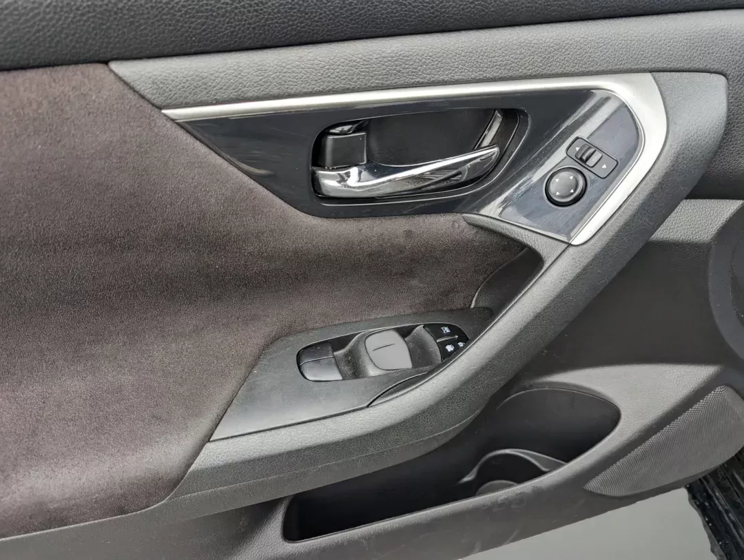 2013 /Charcoal Nissan Altima 2.5 SV (1N4AL3AP8DC) with an Gas I4 2.5L/152 engine, 1-Speed Continuously Variable Ratio transmission, located at 7000 Northlake Connector, Columbus, GA, 31904, (706) 987-8085, 32.524975, -84.978134 - 2013 Nissan Altima 2.5 SV - Photo#9