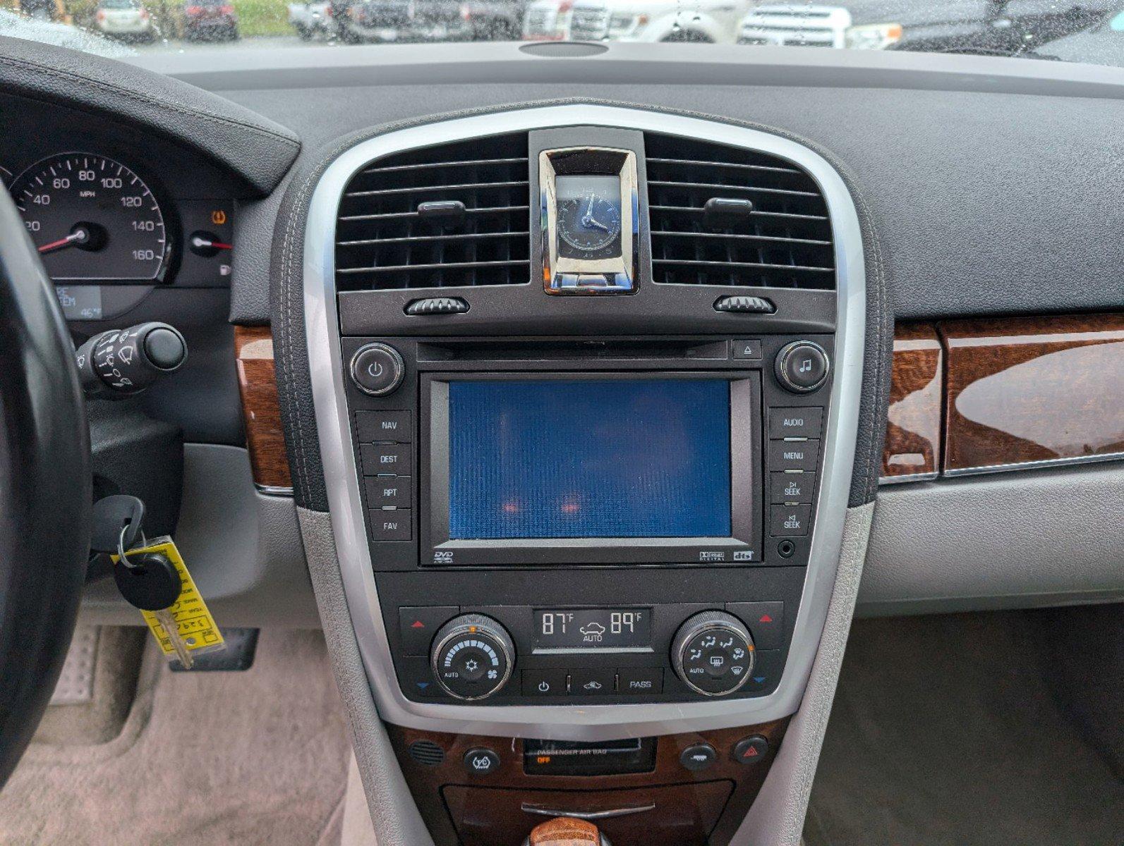 2007 /Light Gray w/Ebony Cadillac SRX (1GYEE637570) with an Gas V6 3.6L/220 engine, 5-Speed Automatic w/OD transmission, located at 3959 U.S. 80 W, Phenix City, AL, 36870, (334) 297-4885, 32.469296, -85.135185 - 2007 Cadillac SRX - Photo#14