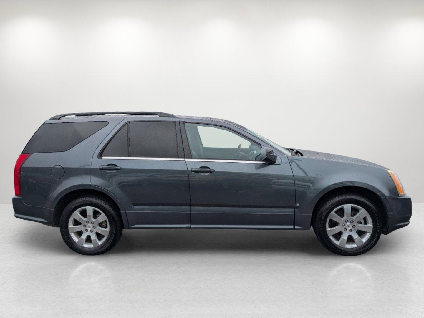 2007 /Light Gray w/Ebony Cadillac SRX (1GYEE637570) with an Gas V6 3.6L/220 engine, 5-Speed Automatic w/OD transmission, located at 521 Old Farm Lane Rd, Prattville, AL, 36066, (334) 325-1505, 32.482460, -86.416367 - 2007 Cadillac SRX - Photo#3