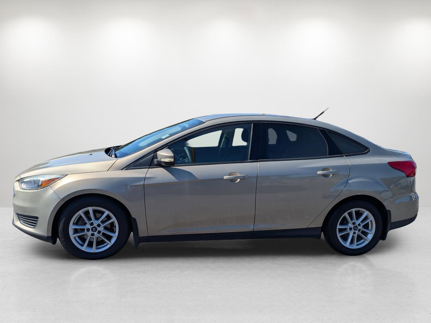 2015 Ford Focus SE (1FADP3F22FL) with an Regular Unleaded I-4 2.0 L/122 engine, located at 3959 U.S. 80 W, Phenix City, AL, 36870, (334) 297-4885, 32.469296, -85.135185 - 2015 Ford Focus SE - Photo#2