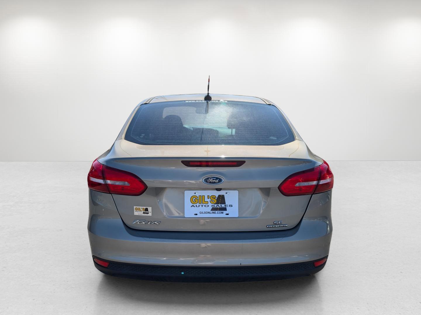 2015 Ford Focus SE (1FADP3F22FL) with an Regular Unleaded I-4 2.0 L/122 engine, located at 3959 U.S. 80 W, Phenix City, AL, 36870, (334) 297-4885, 32.469296, -85.135185 - 2015 Ford Focus SE - Photo#4