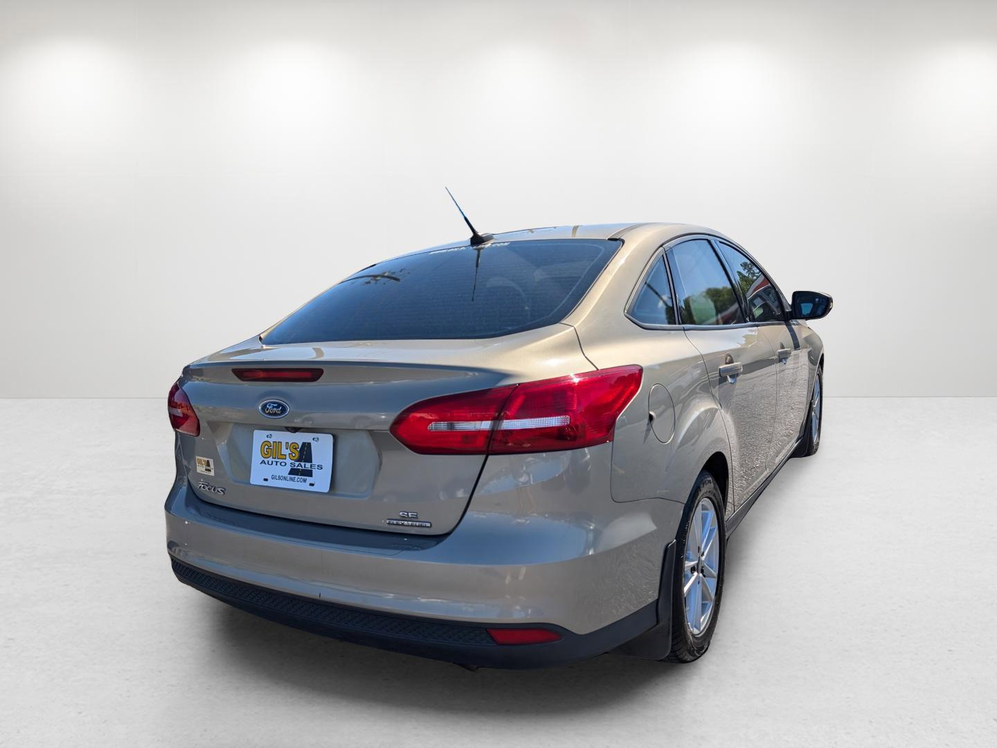 2015 Ford Focus SE (1FADP3F22FL) with an Regular Unleaded I-4 2.0 L/122 engine, located at 3959 U.S. 80 W, Phenix City, AL, 36870, (334) 297-4885, 32.469296, -85.135185 - 2015 Ford Focus SE - Photo#5