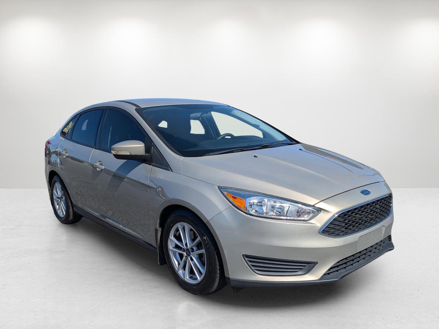 2015 Ford Focus SE (1FADP3F22FL) with an Regular Unleaded I-4 2.0 L/122 engine, located at 3959 U.S. 80 W, Phenix City, AL, 36870, (334) 297-4885, 32.469296, -85.135185 - 2015 Ford Focus SE - Photo#7