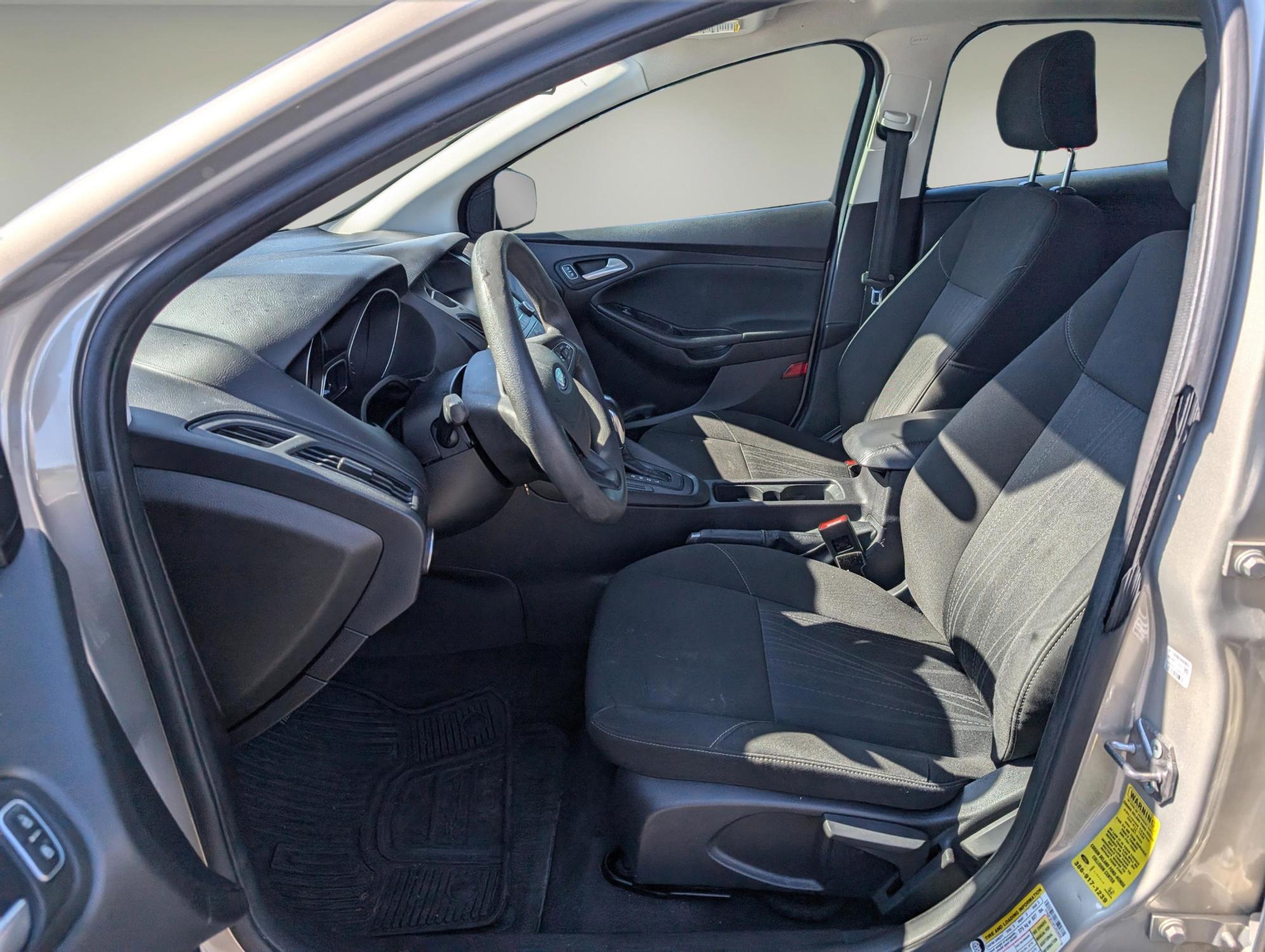 2015 Ford Focus SE (1FADP3F22FL) with an Regular Unleaded I-4 2.0 L/122 engine, located at 3959 U.S. 80 W, Phenix City, AL, 36870, (334) 297-4885, 32.469296, -85.135185 - 2015 Ford Focus SE - Photo#10