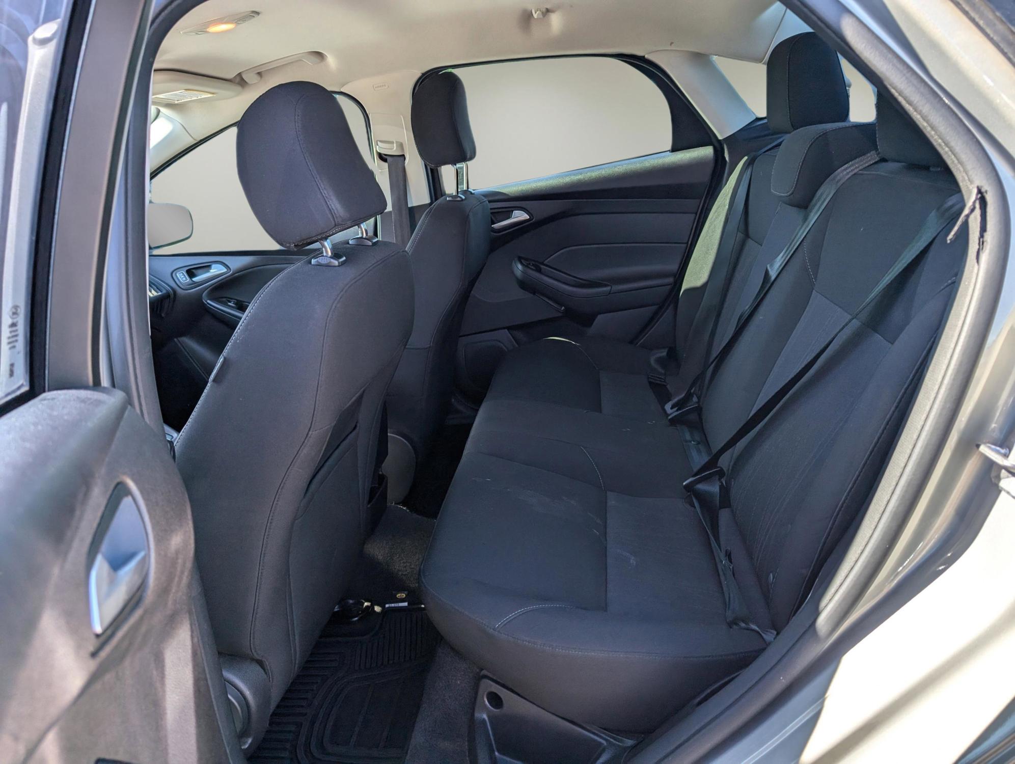 2015 Ford Focus SE (1FADP3F22FL) with an Regular Unleaded I-4 2.0 L/122 engine, located at 3959 U.S. 80 W, Phenix City, AL, 36870, (334) 297-4885, 32.469296, -85.135185 - 2015 Ford Focus SE - Photo#11