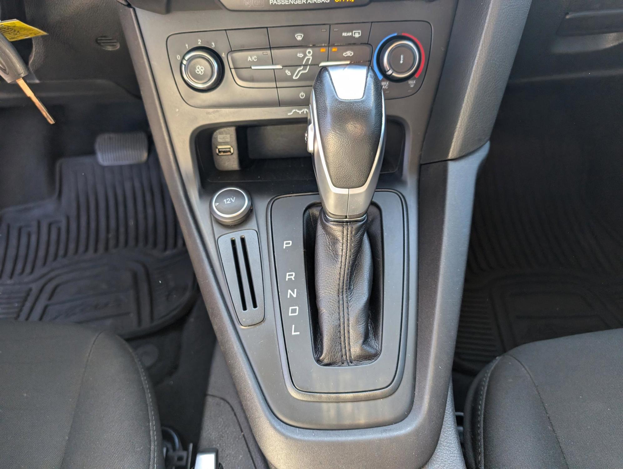 2015 Ford Focus SE (1FADP3F22FL) with an Regular Unleaded I-4 2.0 L/122 engine, located at 3959 U.S. 80 W, Phenix City, AL, 36870, (334) 297-4885, 32.469296, -85.135185 - 2015 Ford Focus SE - Photo#14