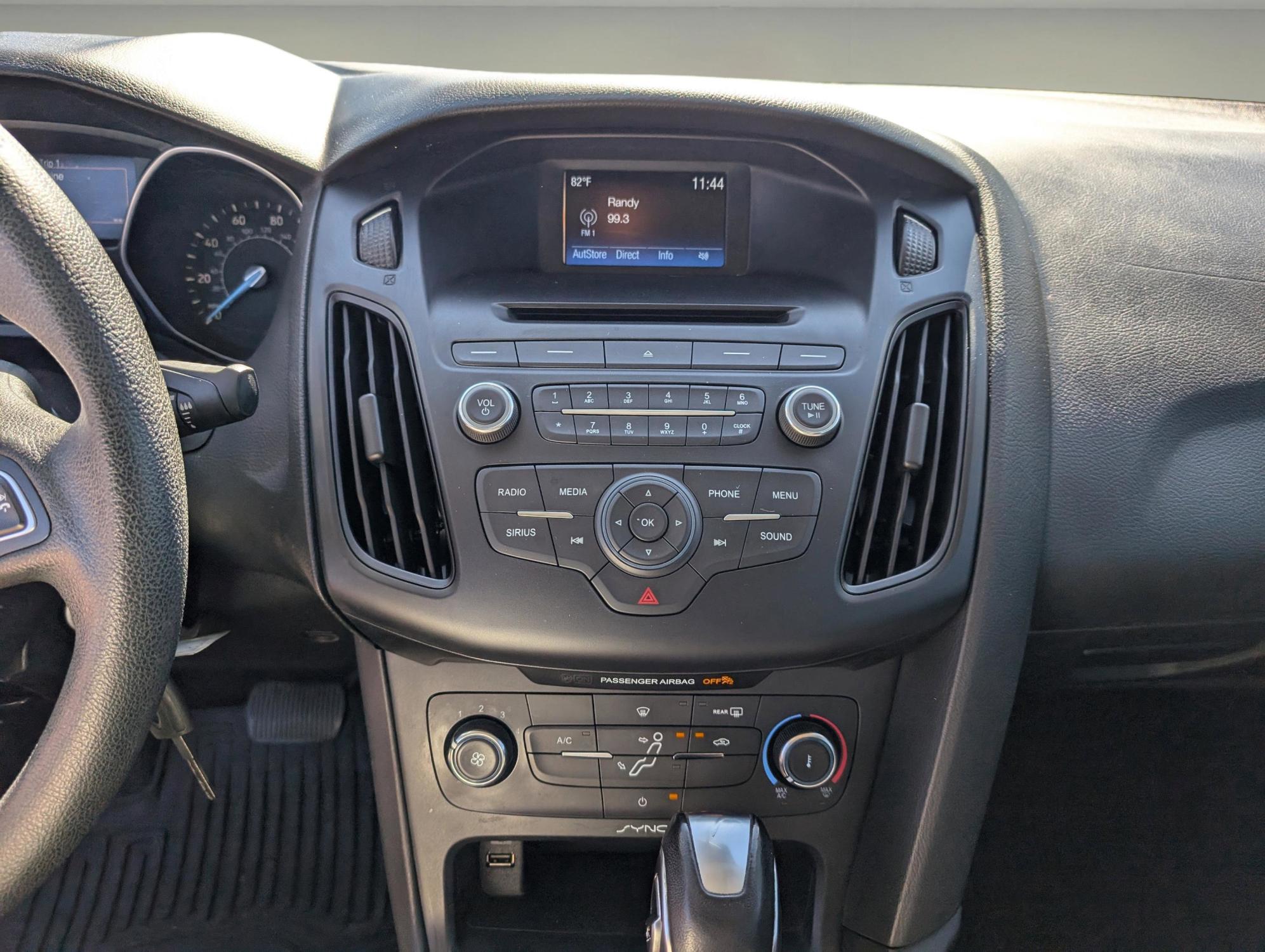 2015 Ford Focus SE (1FADP3F22FL) with an Regular Unleaded I-4 2.0 L/122 engine, located at 3959 U.S. 80 W, Phenix City, AL, 36870, (334) 297-4885, 32.469296, -85.135185 - 2015 Ford Focus SE - Photo#15