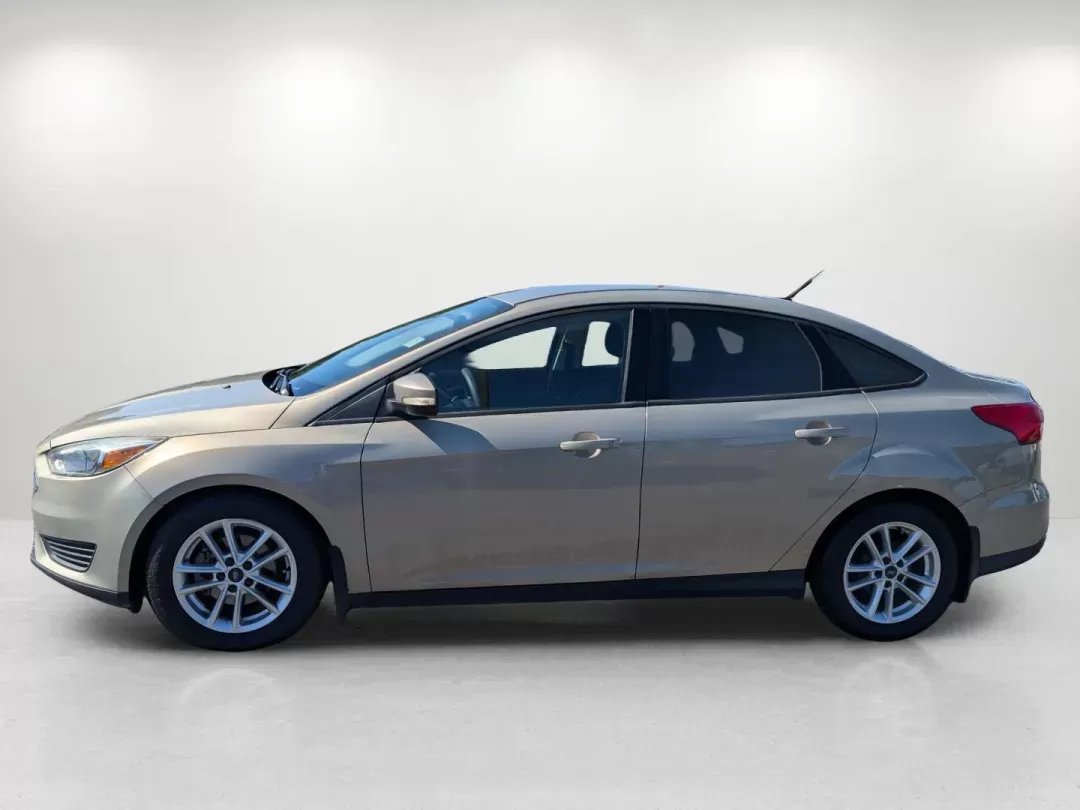2015 Ford Focus SE (1FADP3F22FL) with an Regular Unleaded I-4 2.0 L/122 engine, located at 3959 U.S. 80 W, Phenix City, AL, 36870, (334) 297-4885, 32.469296, -85.135185 - 2015 Ford Focus SE - Photo#2