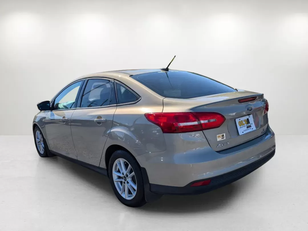 2015 Ford Focus SE (1FADP3F22FL) with an Regular Unleaded I-4 2.0 L/122 engine, located at 3959 U.S. 80 W, Phenix City, AL, 36870, (334) 297-4885, 32.469296, -85.135185 - 2015 Ford Focus SE - Photo#3
