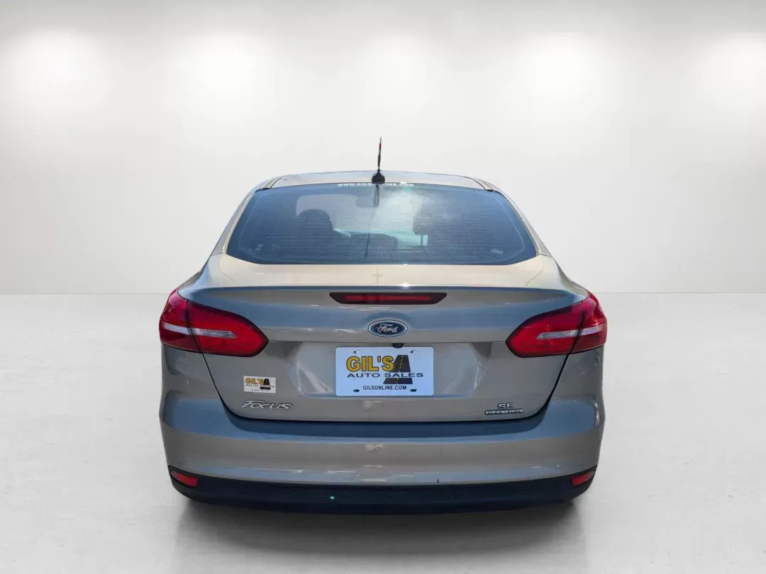 2015 Ford Focus SE (1FADP3F22FL) with an Regular Unleaded I-4 2.0 L/122 engine, located at 3959 U.S. 80 W, Phenix City, AL, 36870, (334) 297-4885, 32.469296, -85.135185 - 2015 Ford Focus SE - Photo#4