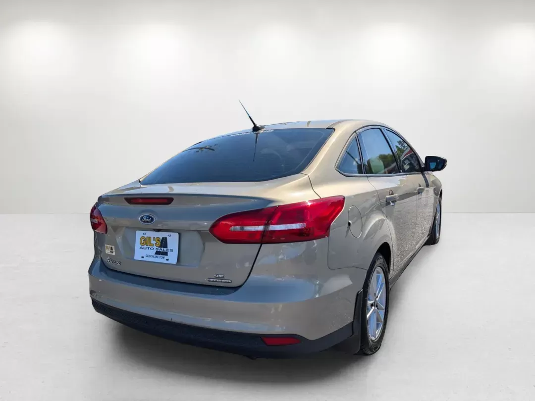2015 Ford Focus SE (1FADP3F22FL) with an Regular Unleaded I-4 2.0 L/122 engine, located at 3959 U.S. 80 W, Phenix City, AL, 36870, (334) 297-4885, 32.469296, -85.135185 - 2015 Ford Focus SE - Photo#5