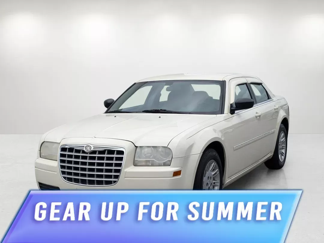 2007 Chrysler 300 (2C3KA43R67H) with an Gas V6 2.7L/165 engine, 4-Speed Automatic transmission, located at 1430 Gateway Drive, Opelika, AL, 36801, (334) 239-0944, 32.637871, -85.409790 - 2007 Chrysler 300 - Photo#0