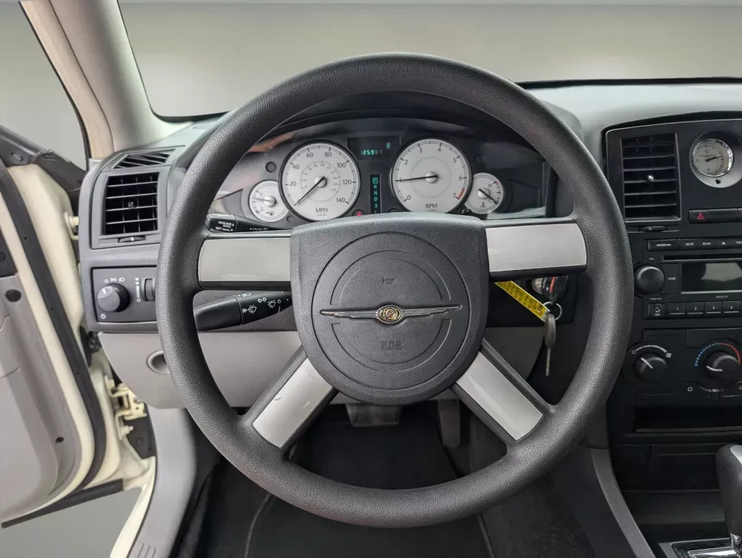 2007 Chrysler 300 (2C3KA43R67H) with an Gas V6 2.7L/165 engine, 4-Speed Automatic transmission, located at 1430 Gateway Drive, Opelika, AL, 36801, (334) 239-0944, 32.637871, -85.409790 - 2007 Chrysler 300 - Photo#15