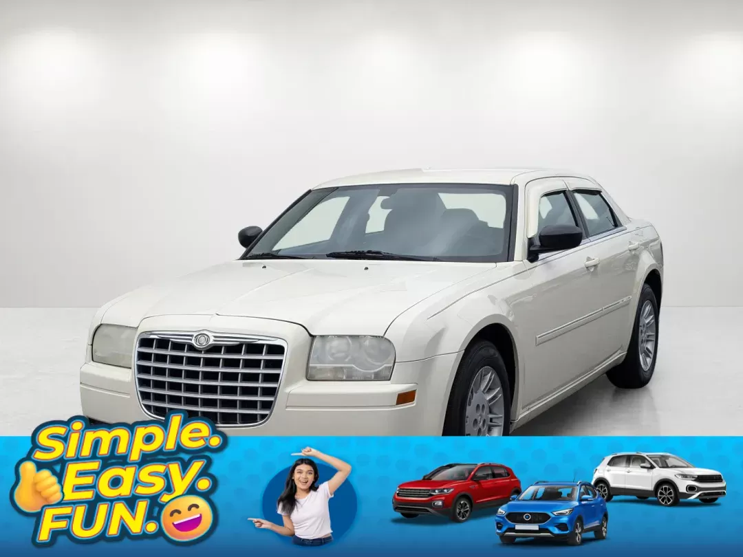 2007 Chrysler 300 (2C3KA43R67H) with an Gas V6 2.7L/165 engine, 4-Speed Automatic transmission, located at 1430 Gateway Drive, Opelika, AL, 36801, (334) 239-0944, 32.637871, -85.409790 - 2007 Chrysler 300 - Photo#0