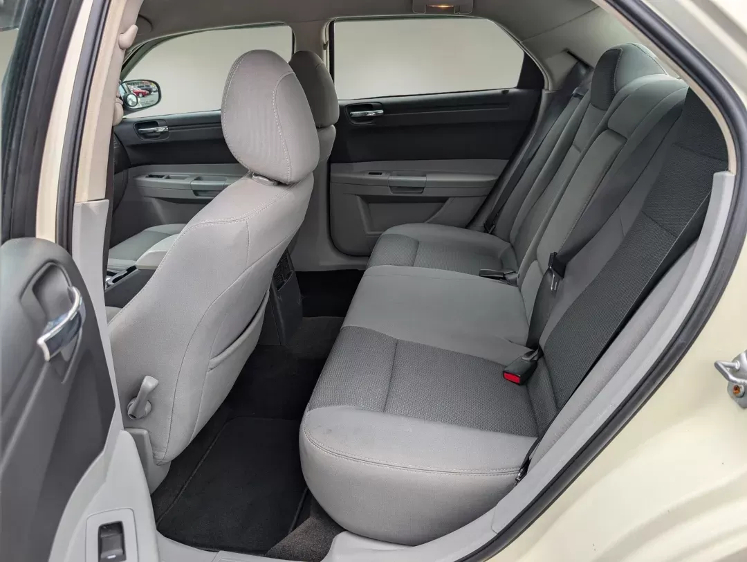 2007 Chrysler 300 (2C3KA43R67H) with an Gas V6 2.7L/165 engine, 4-Speed Automatic transmission, located at 804 22nd Ave, Phenix City, AL, 36870, (334) 297-1860, 32.484749, -85.024475 - 2007 Chrysler 300 - Photo#10