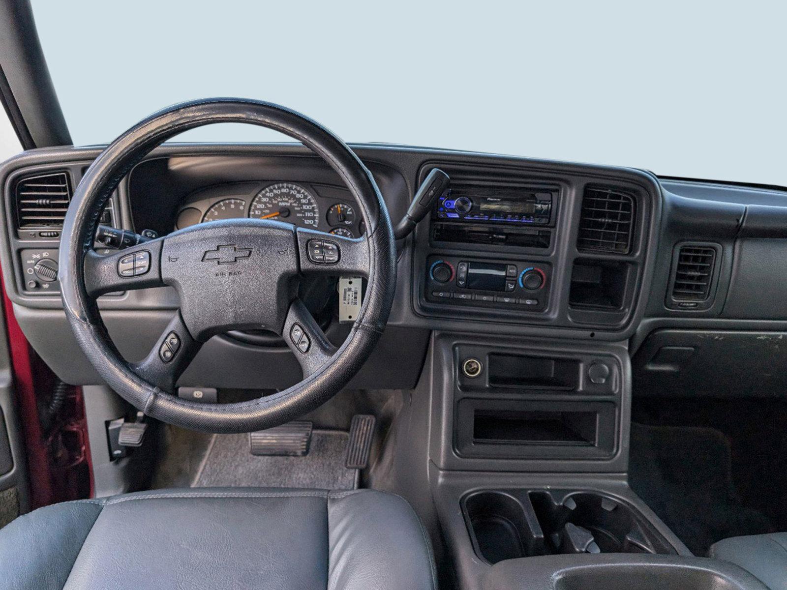 2004 /Dark Charcoal Chevrolet Avalanche Z71 (3GNEK12T84G) with an Gas V8 5.3L/327 engine, 4-Speed Automatic w/OD transmission, located at 7000 Northlake Connector, Columbus, GA, 31904, (706) 987-8085, 32.524975, -84.978134 - 2004 Chevrolet Avalanche Z71 - Photo#12