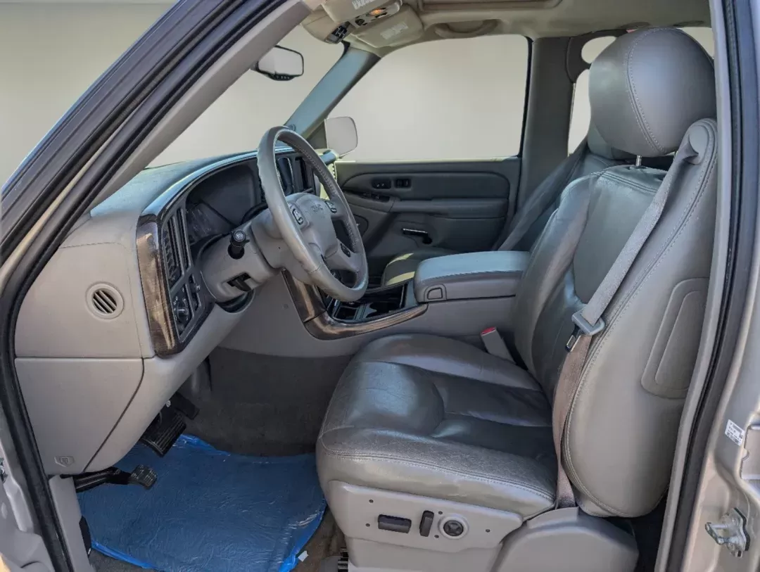 2006 /Stone Gray GMC Yukon Denali (1GKEK63U46J) with an Gas V8 6.0L/364 engine, 4-Speed Automatic w/OD transmission, located at 5115 14th Ave., Columbus, GA, 31904, (706) 323-0345, 32.511494, -84.971046 - 2006 GMC Yukon Denali - Photo#8