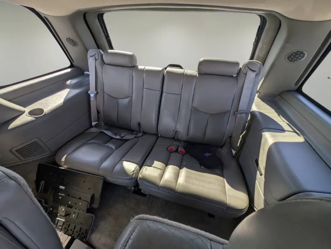 2006 /Stone Gray GMC Yukon Denali (1GKEK63U46J) with an Gas V8 6.0L/364 engine, 4-Speed Automatic w/OD transmission, located at 5115 14th Ave., Columbus, GA, 31904, (706) 323-0345, 32.511494, -84.971046 - 2006 GMC Yukon Denali - Photo#10
