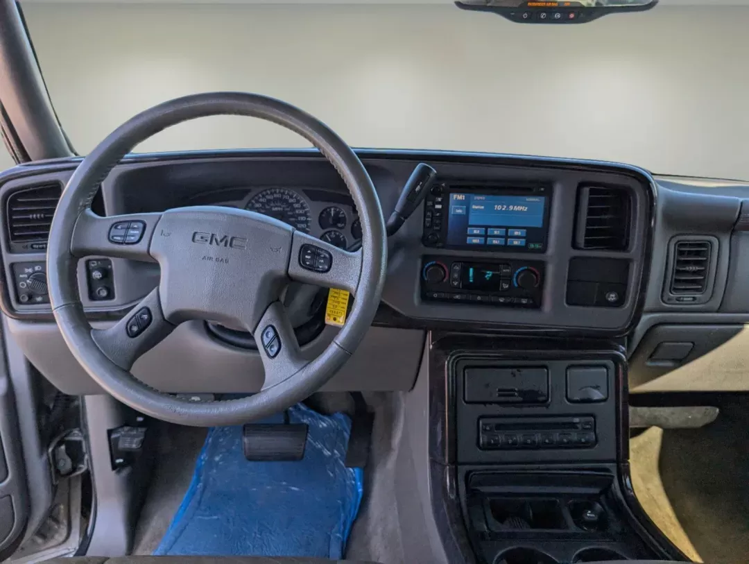 2006 /Stone Gray GMC Yukon Denali (1GKEK63U46J) with an Gas V8 6.0L/364 engine, 4-Speed Automatic w/OD transmission, located at 5115 14th Ave., Columbus, GA, 31904, (706) 323-0345, 32.511494, -84.971046 - 2006 GMC Yukon Denali - Photo#11